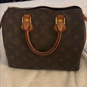 Pre owned Authentic Speedy 25